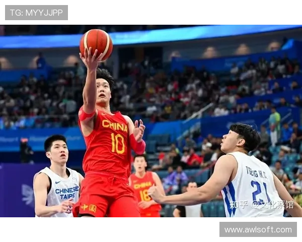 中国男篮冲击巴黎奥运席位迎战亚洲强敌，全力备战关键比赛展现拼搏精神