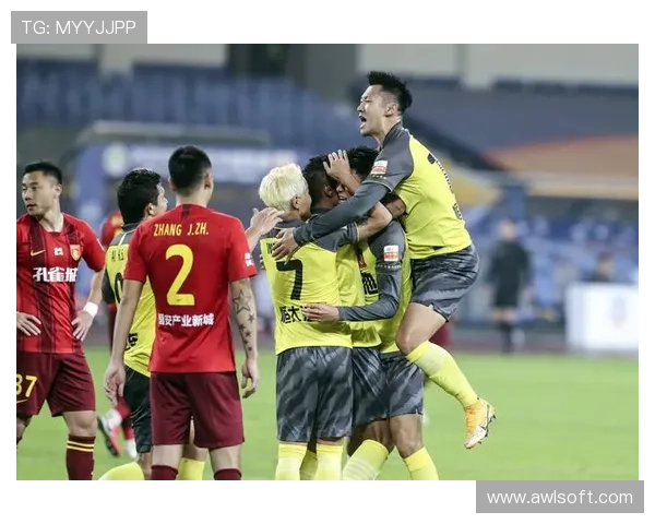 中国足球联赛新赛季揭幕战精彩纷呈 北京国安迎战广州恒大展开激烈角逐