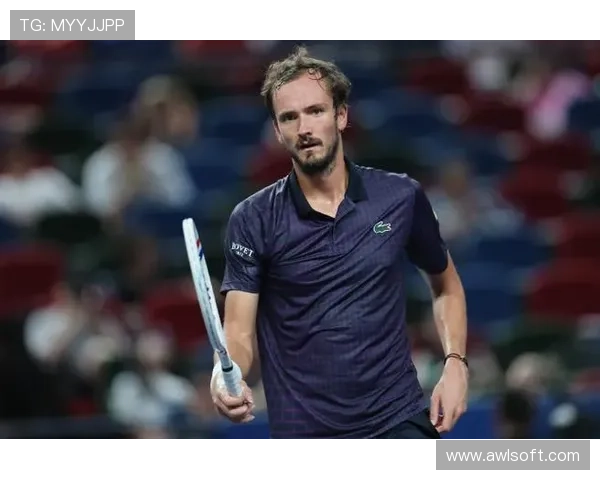 梅德韦杰夫连胜三场晋级ATP巴黎大师赛四强，强势表现令人期待决赛争锋