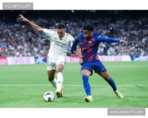 西甲最新比分更新与积分榜变化分析 皇马巴萨争冠形势紧张