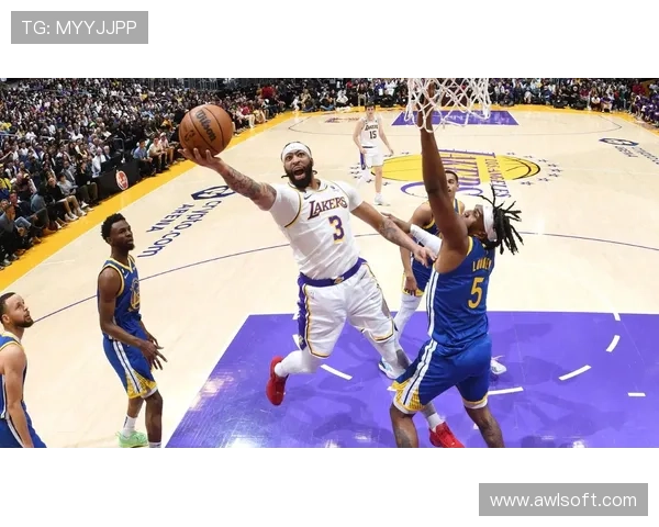 詹姆斯带领湖人逆袭勇士浓眉表现惊艳全场，NBA季后赛精彩纷呈